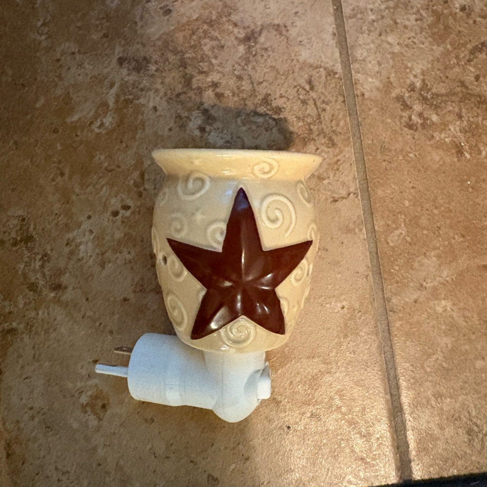 Scentsy Cream and Brown Star Wall Plug-In Wax Warmer